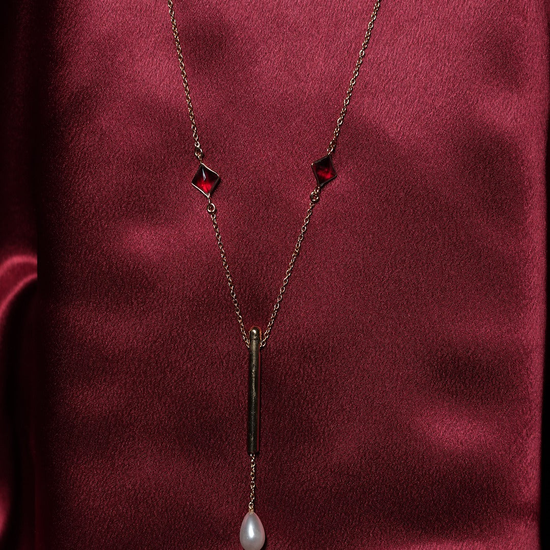 ASSCHER NECKLACE