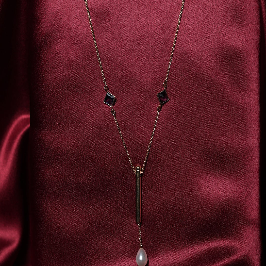 ASSCHER NECKLACE
