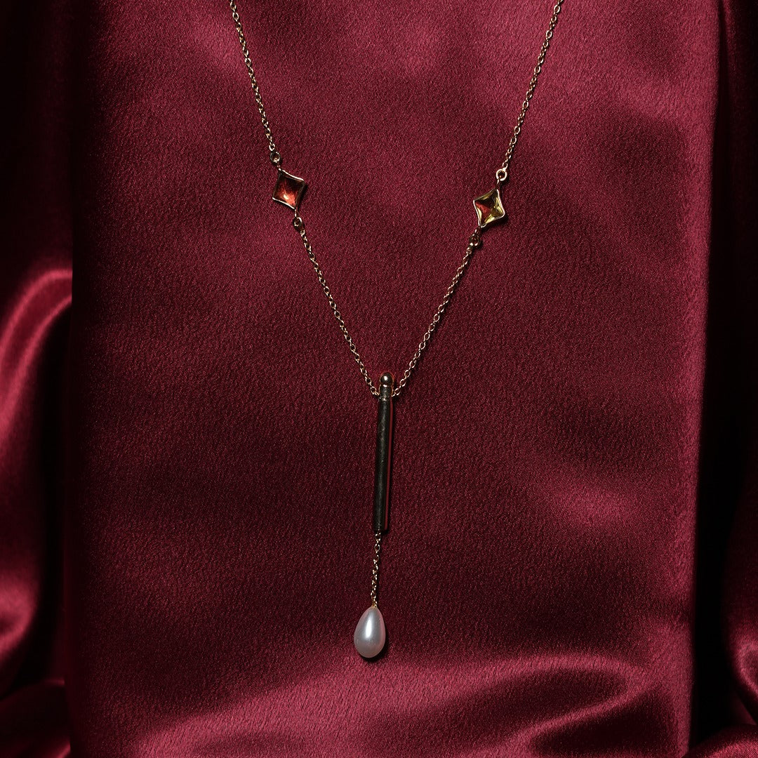 ASSCHER NECKLACE