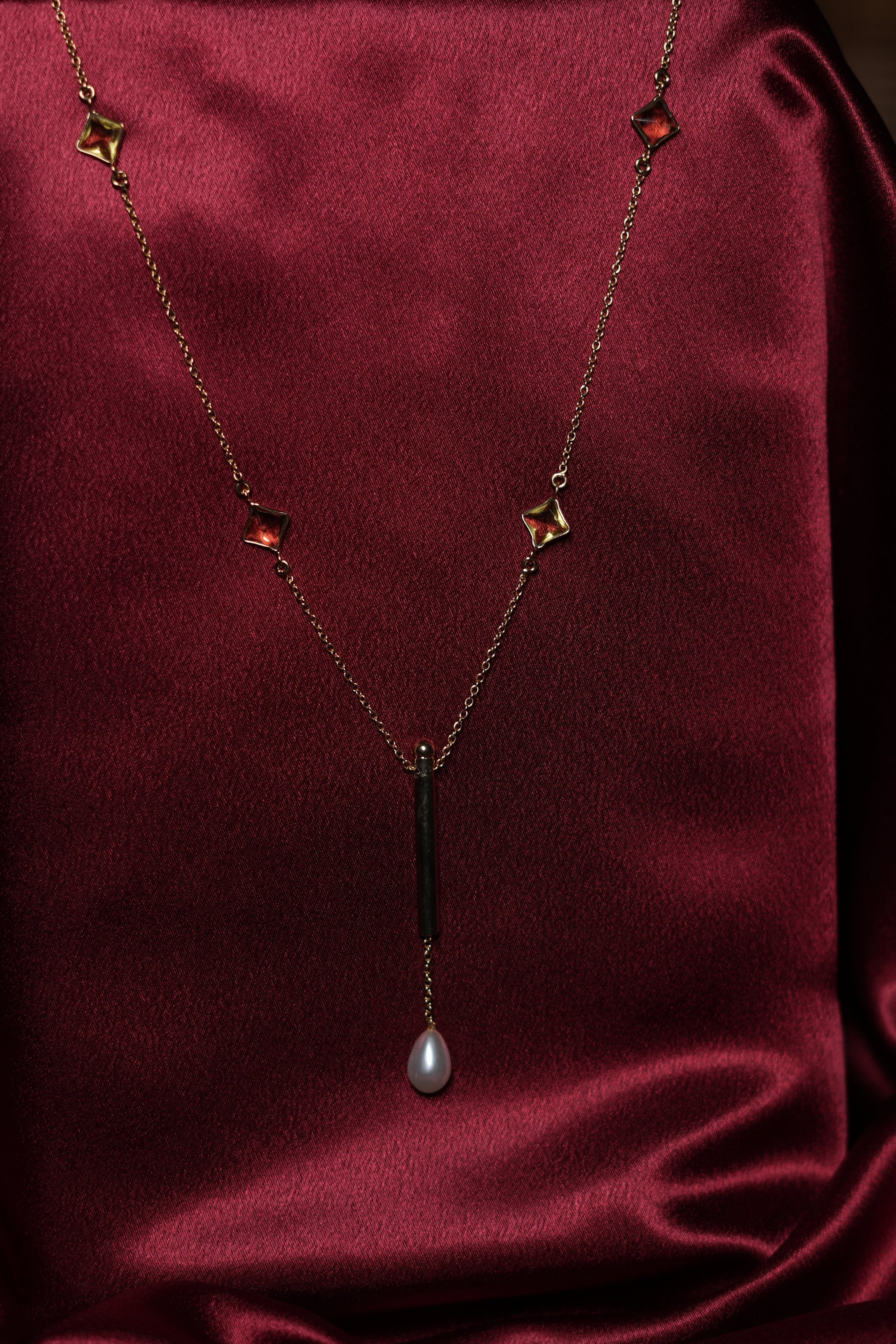 ASSCHER NECKLACE