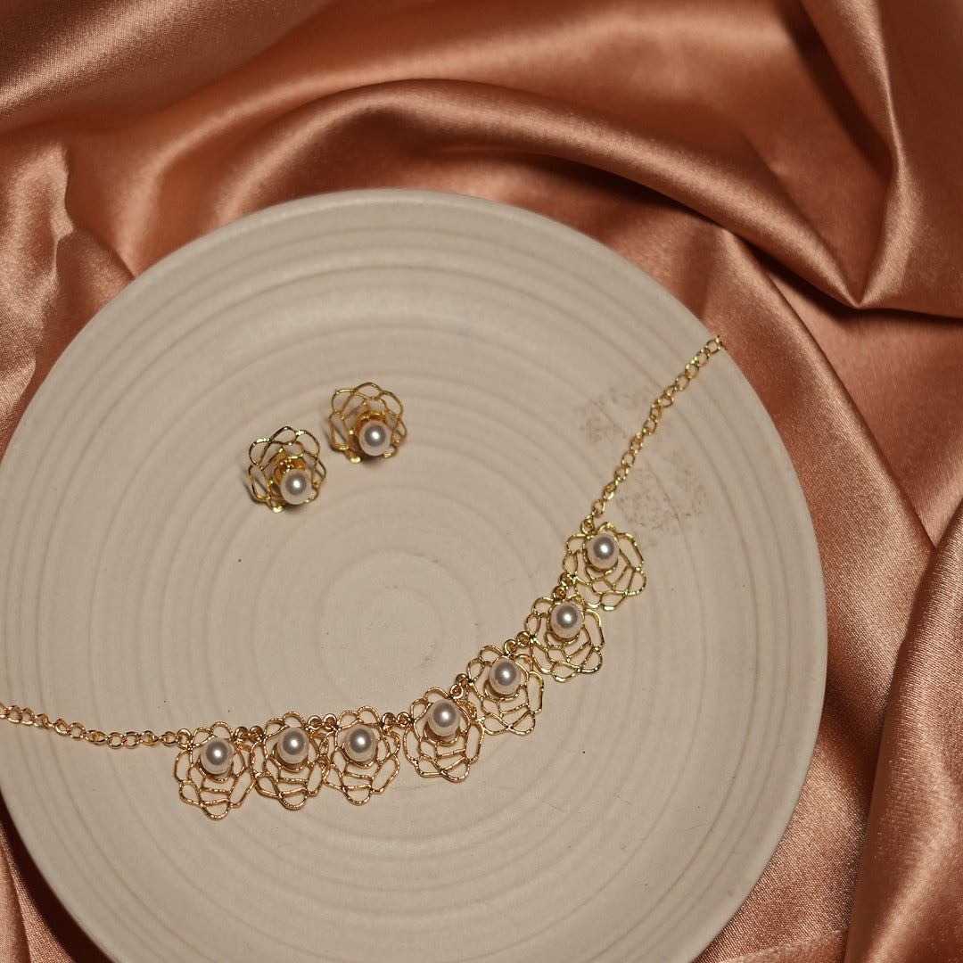 ROSE PEARL NECKLACE
