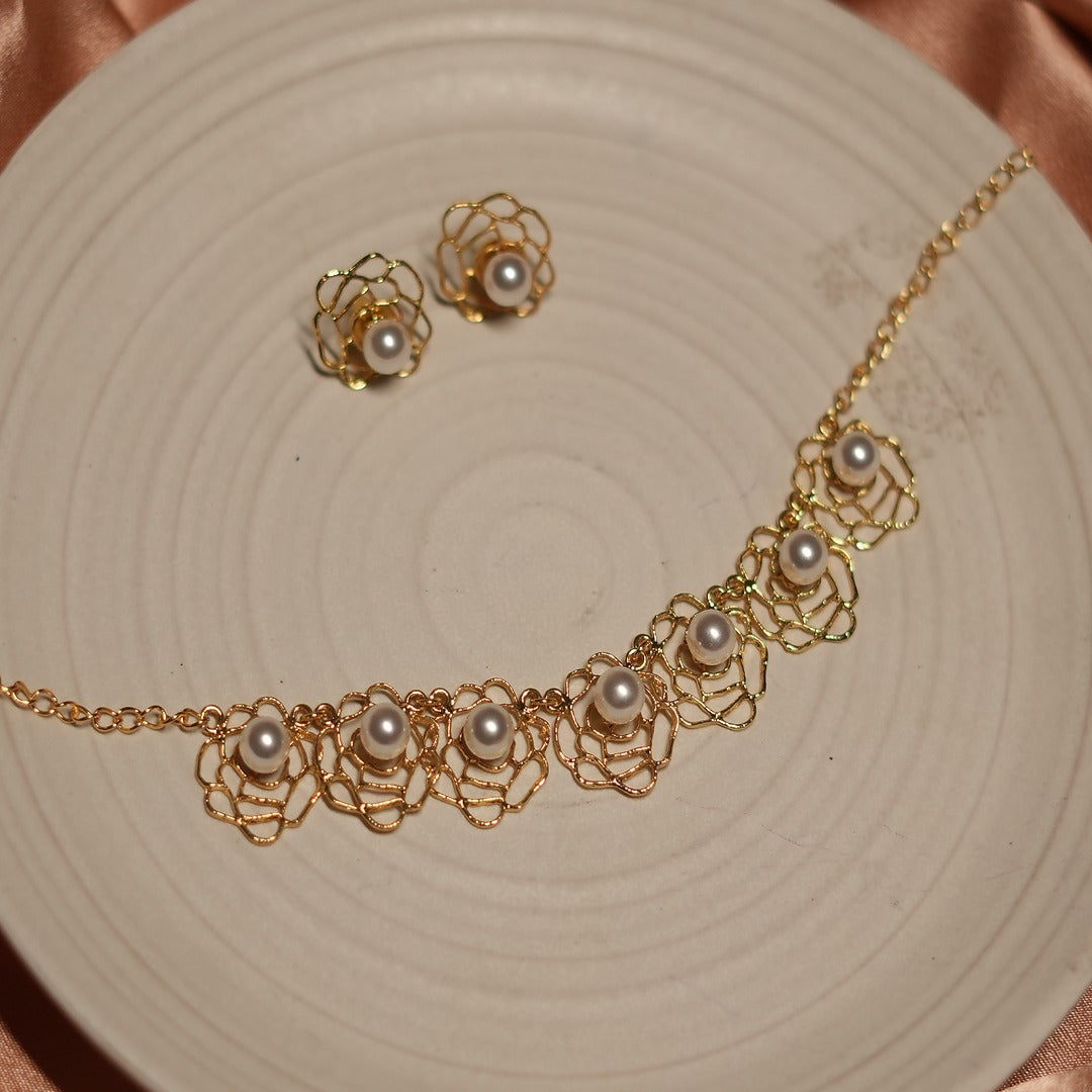 ROSE PEARL NECKLACE