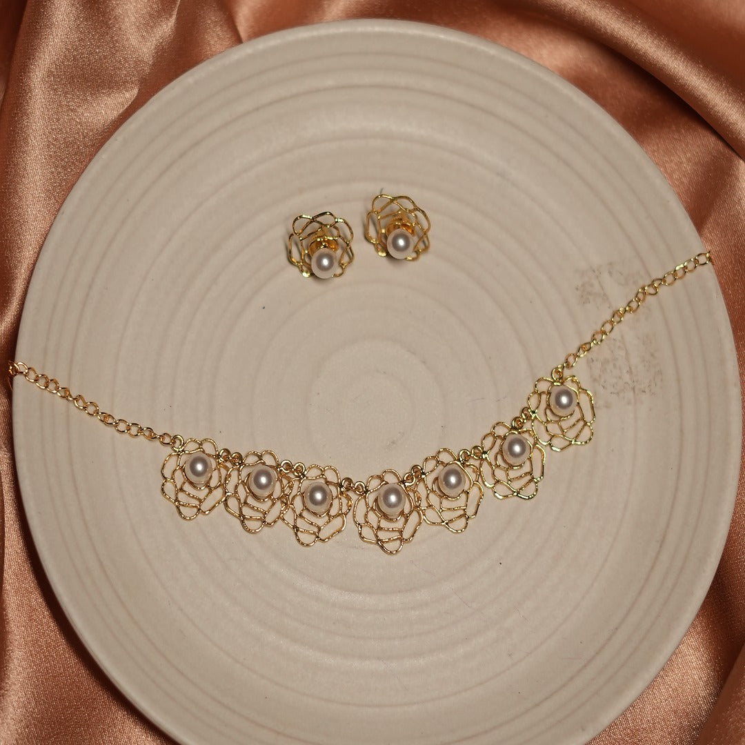 ROSE PEARL NECKLACE